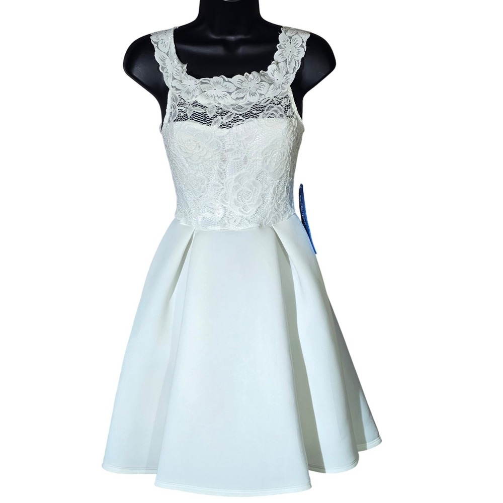 Carolina USA White Lace Overlay A Line Dress Style CL 44196 Size S‎ Bridal Prom